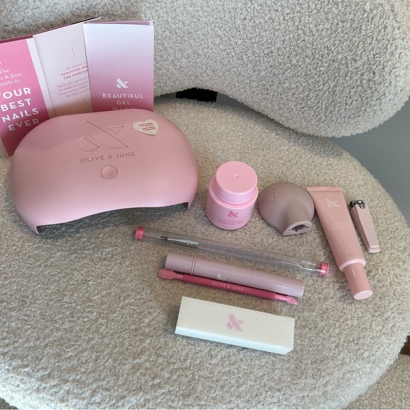 Olive & June gel manicure set with 6 polish colors - Picture 3 of 3